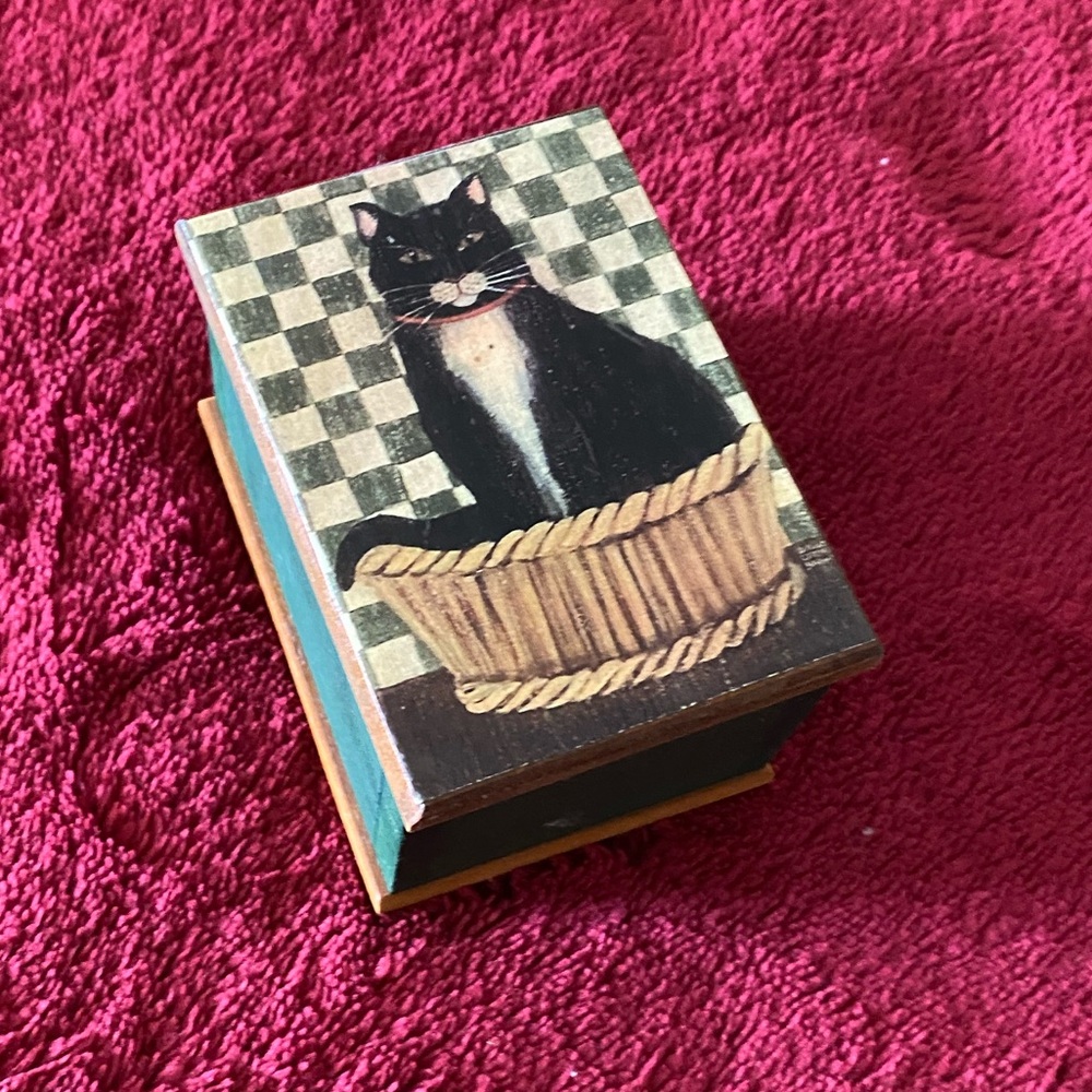 Cat-Themed Wooden Trinket Decorative Box - Green, White & Black.